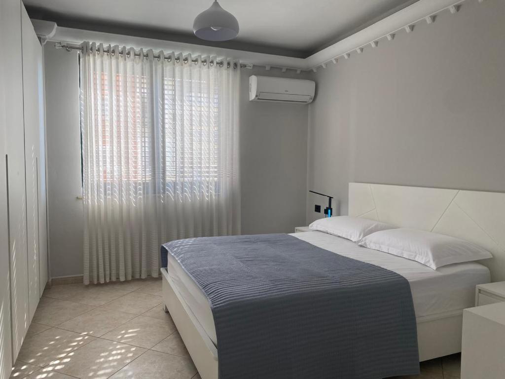 Laureta Central Apartment Tirana Bagian luar foto
