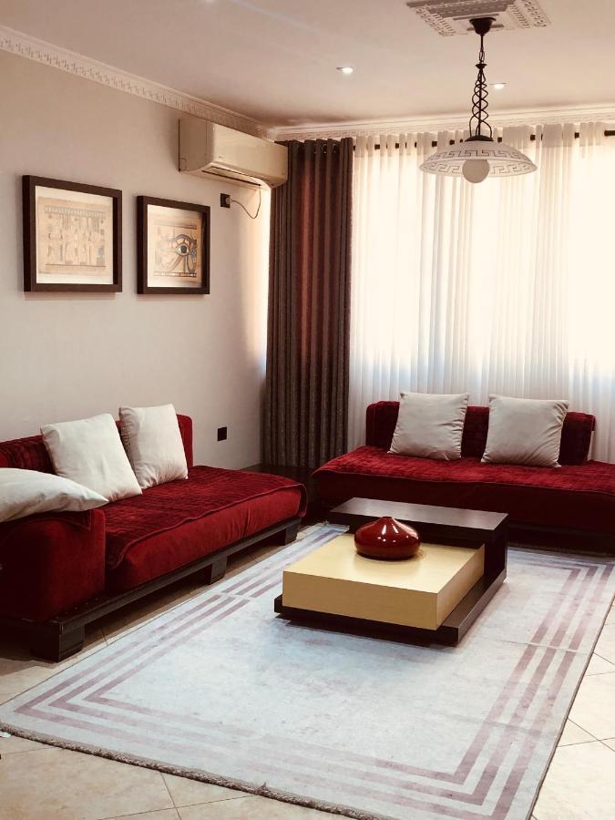 Laureta Central Apartment Tirana Bagian luar foto