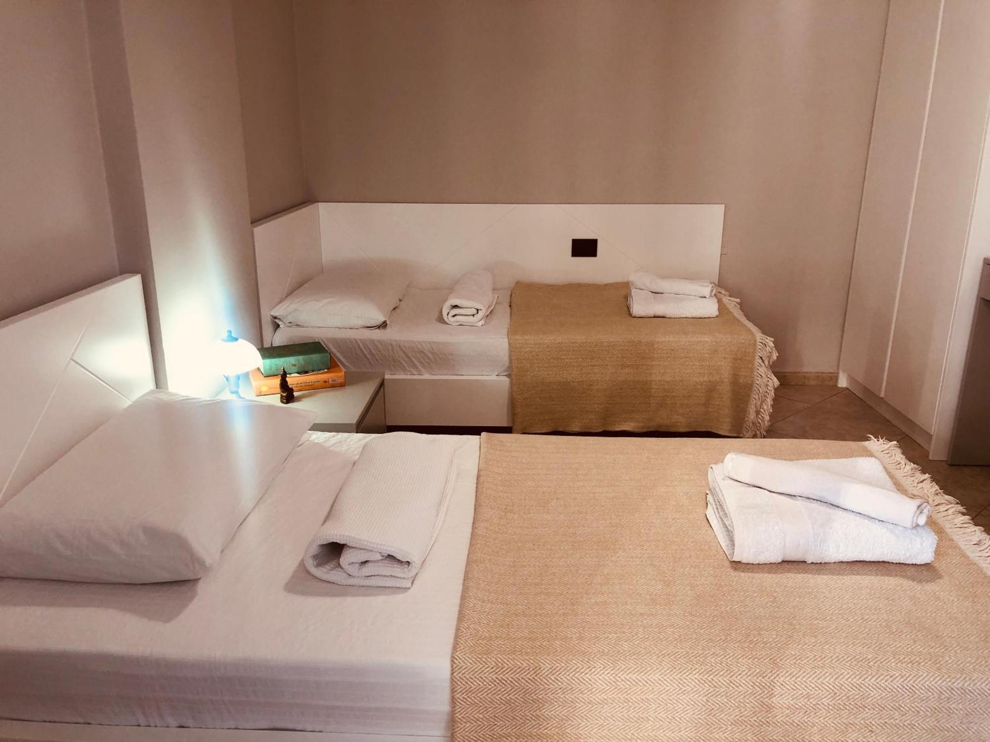 Laureta Central Apartment Tirana Bagian luar foto