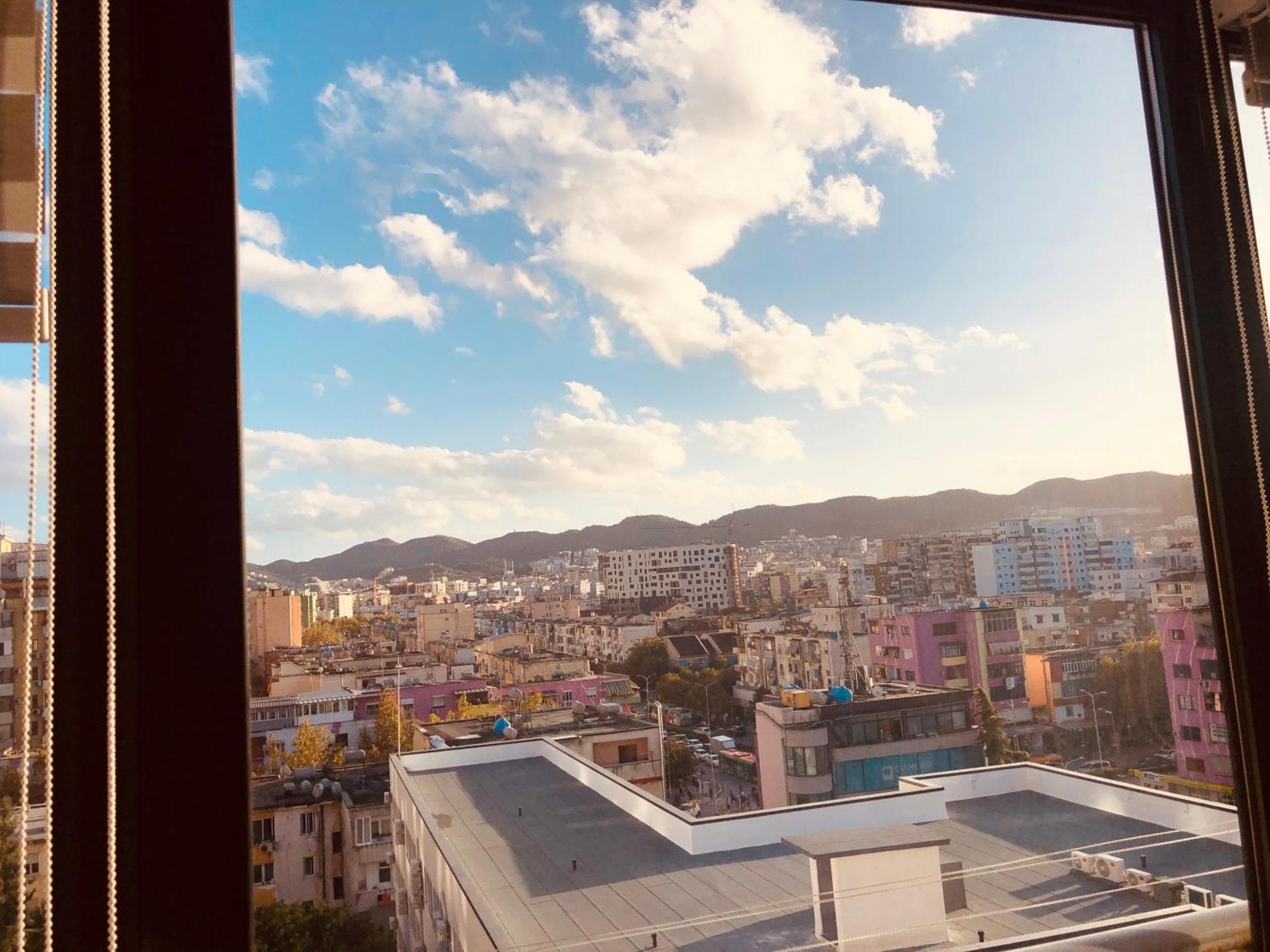 Laureta Central Apartment Tirana Bagian luar foto